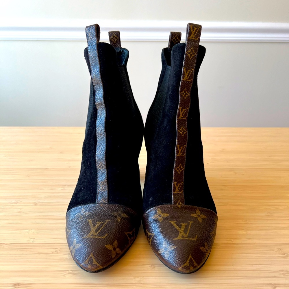 Louis Vuitton Suede Ankle Chelsea Boots